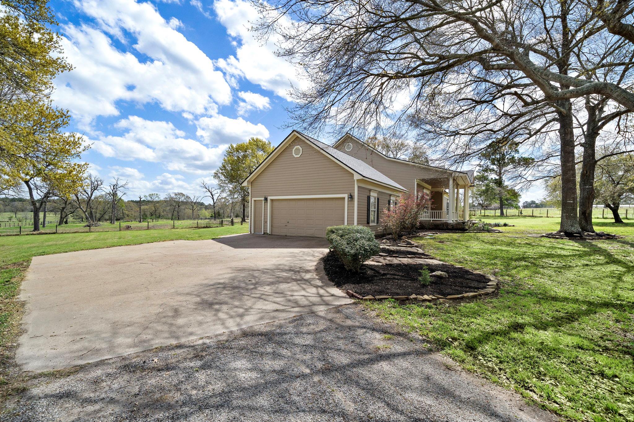 32540 Courtney Rd, Waller, TX 77868