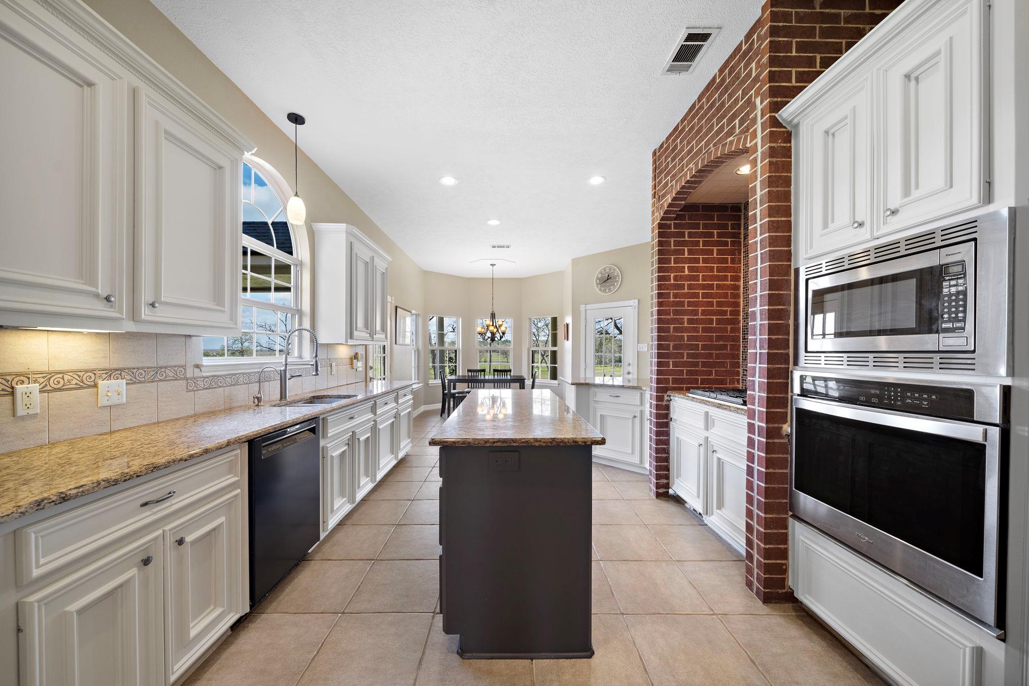 32540 Courtney Rd, Waller, TX 77868