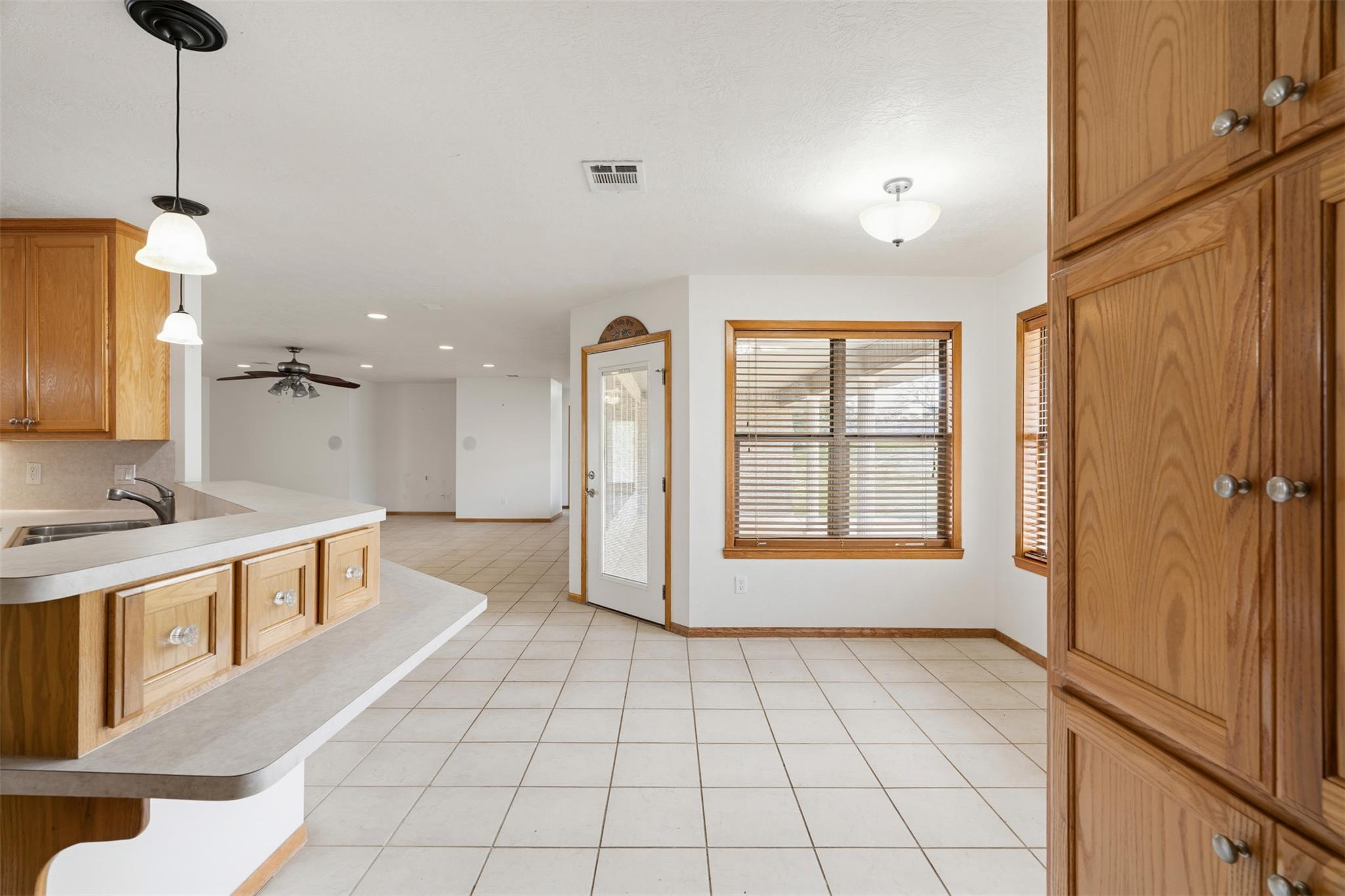 640 W F Ave, Milano, TX 76556