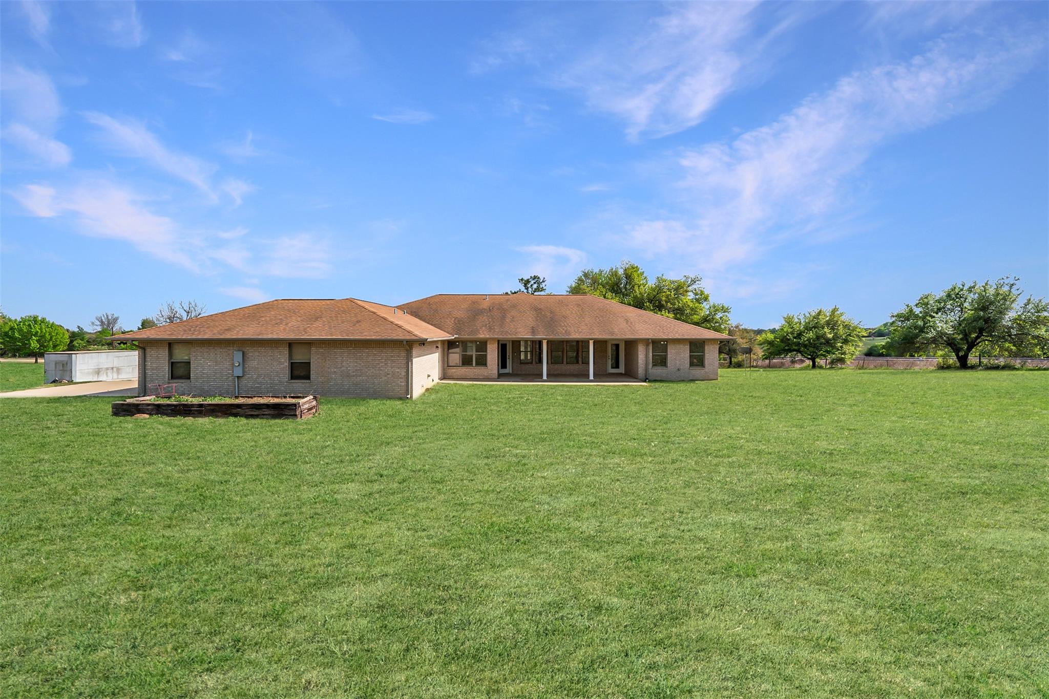 640 W F Ave, Milano, TX 76556