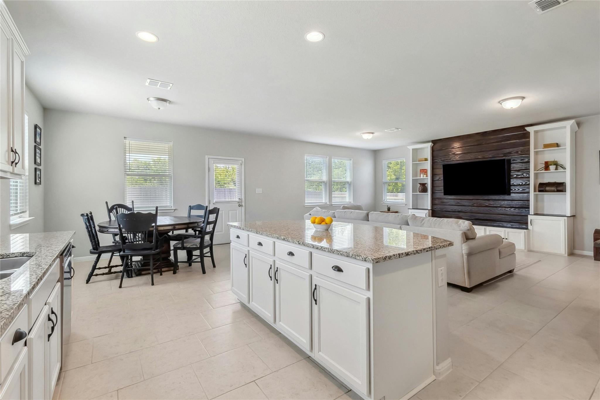 112 Silver Springs Bnd, Kyle, TX 78640