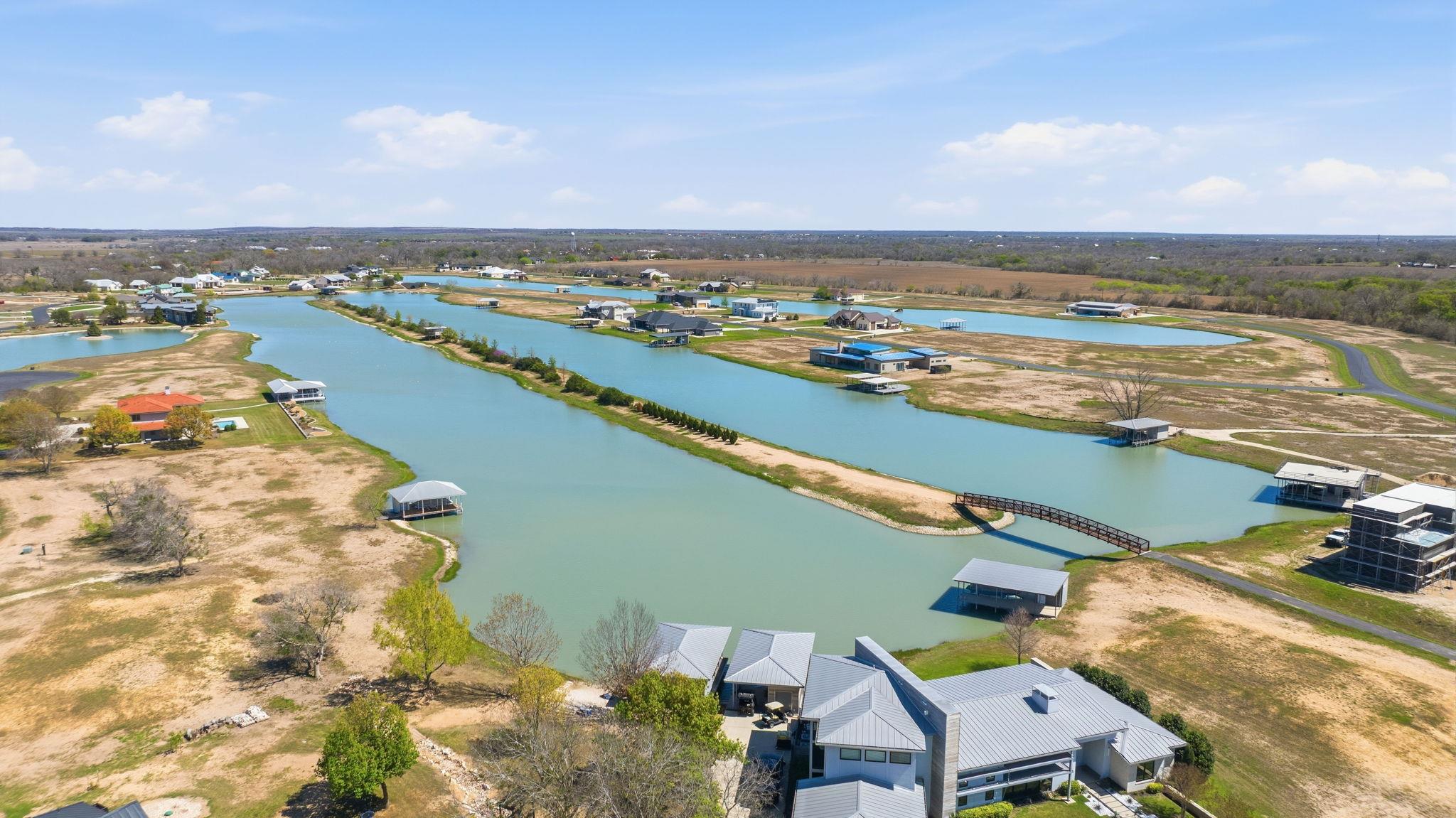 108 Lakeside Cv, Martindale, TX 78655