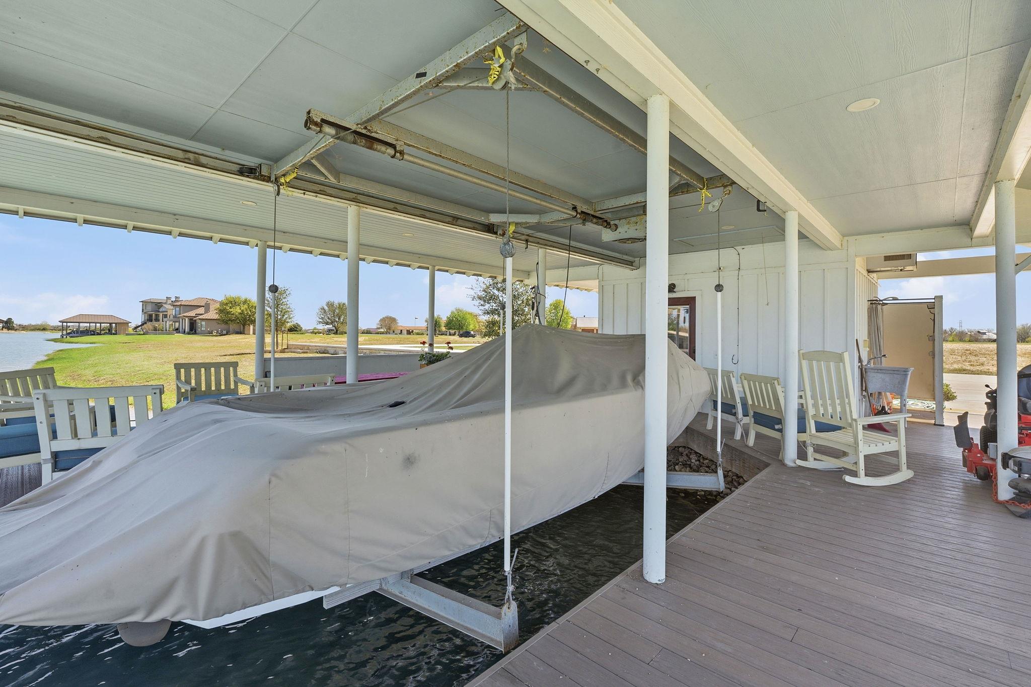 108 Lakeside Cv, Martindale, TX 78655