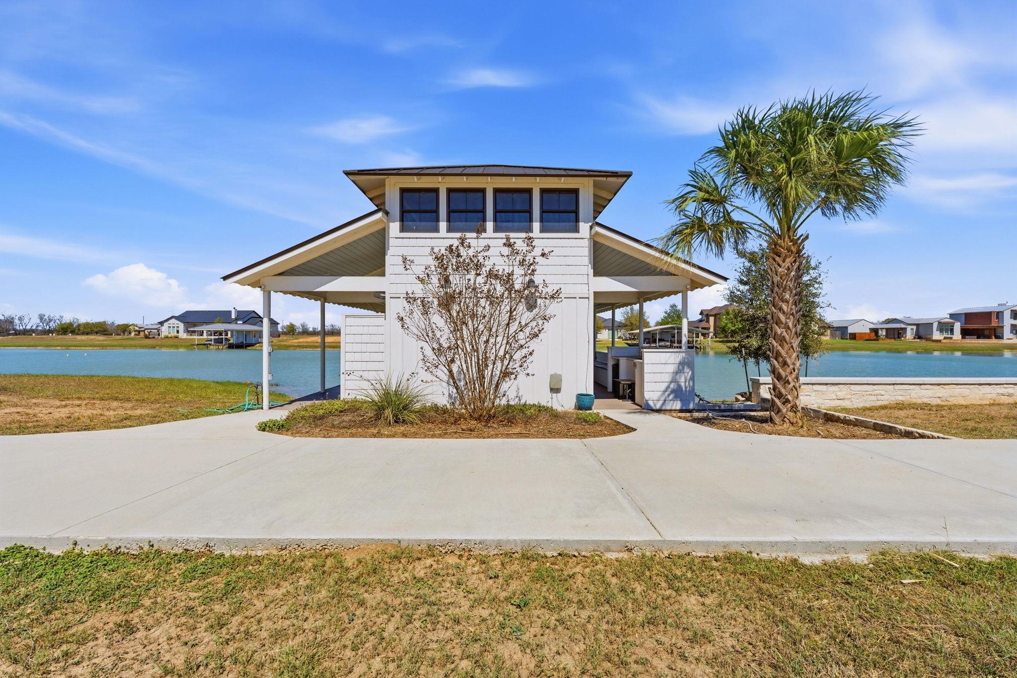 108 Lakeside Cv, Martindale, TX 78655