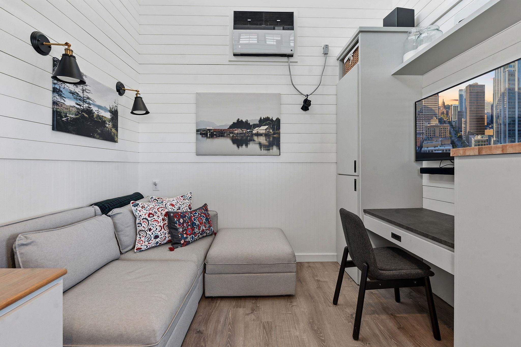 108 Lakeside Cv, Martindale, TX 78655