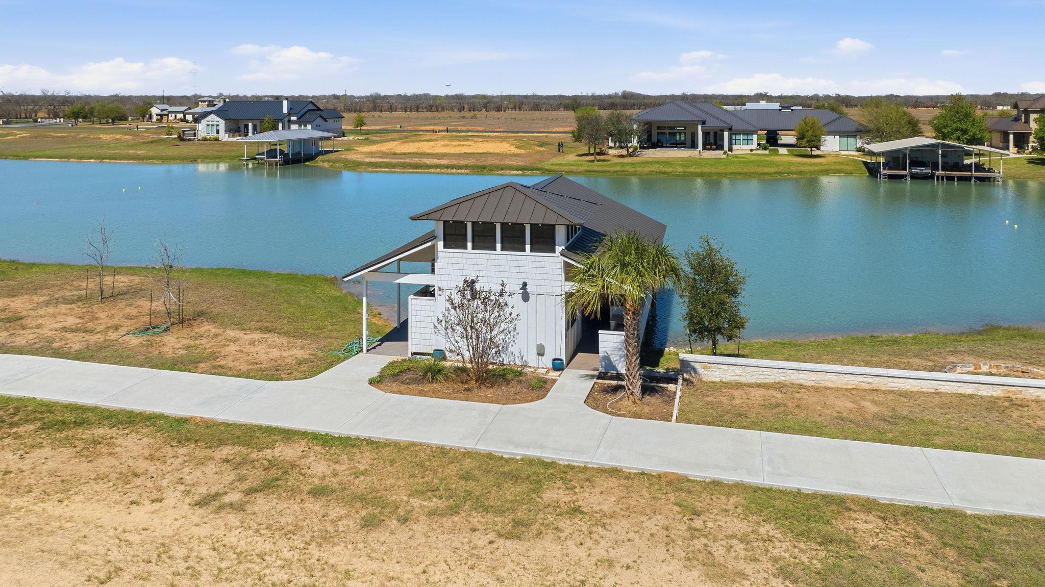 108 Lakeside Cv, Martindale, TX 78655