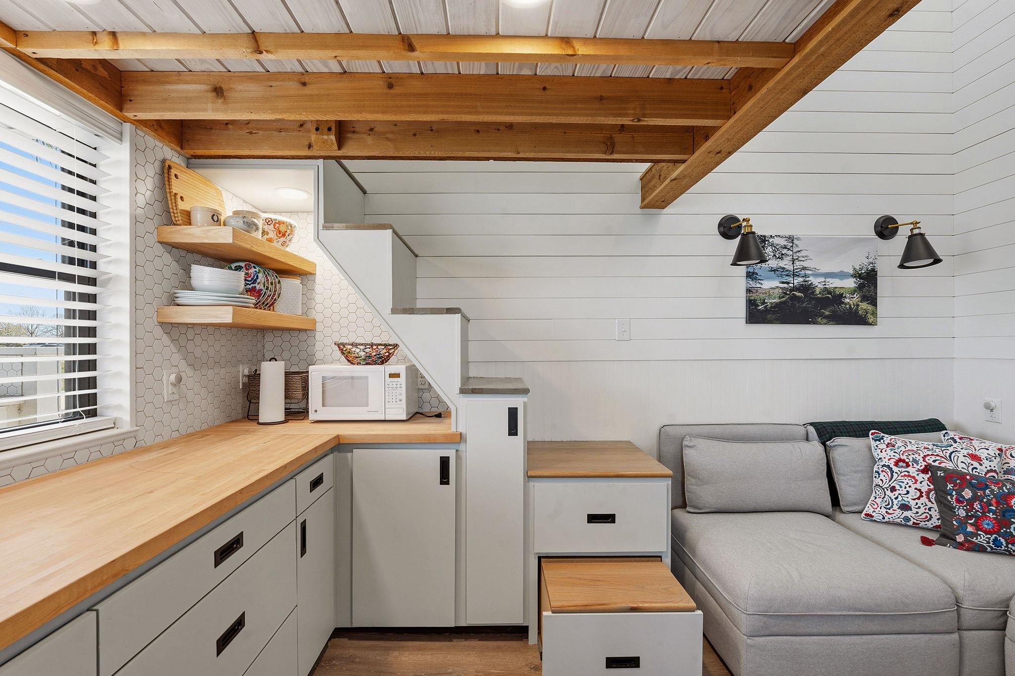 108 Lakeside Cv, Martindale, TX 78655