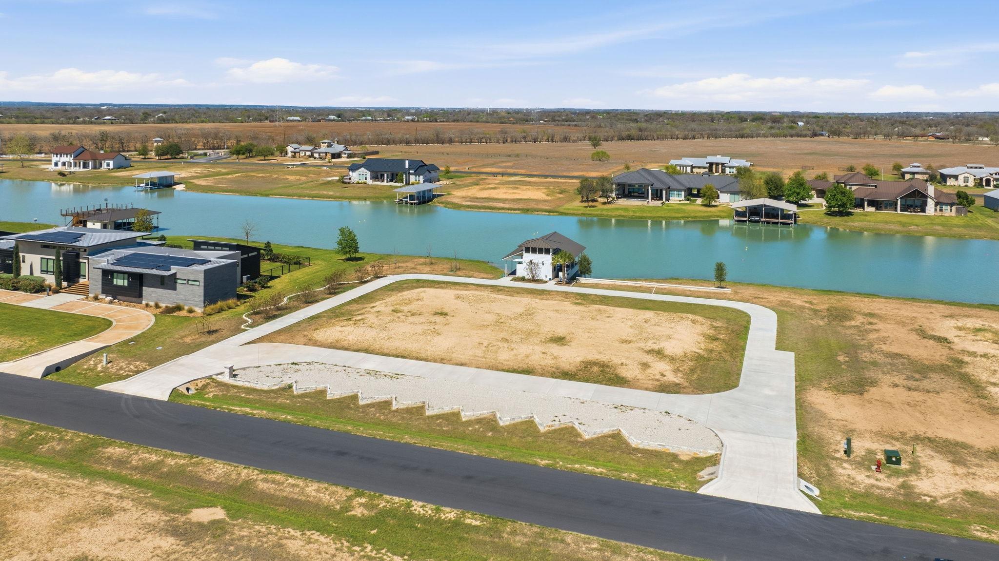 108 Lakeside Cv, Martindale, TX 78655