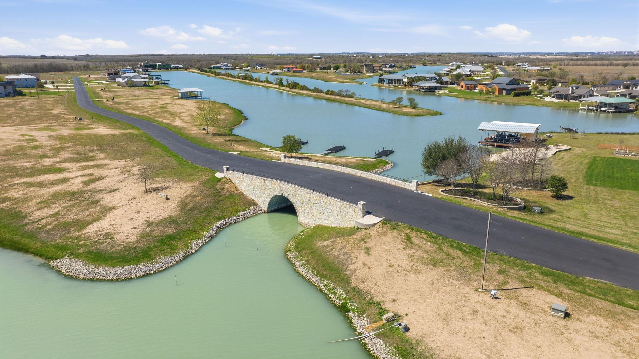 108 Lakeside Cv, Martindale, TX 78655