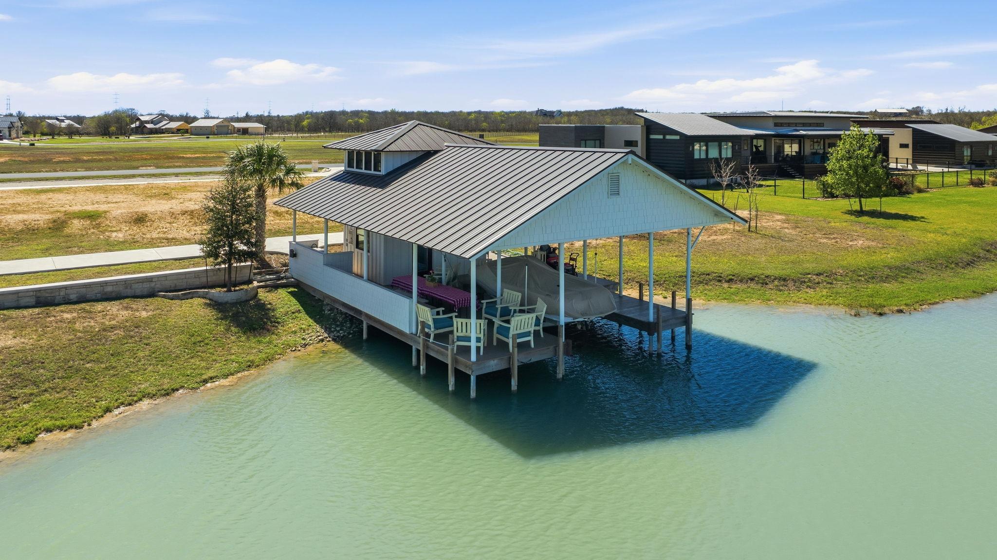 108 Lakeside Cv, Martindale, TX 78655