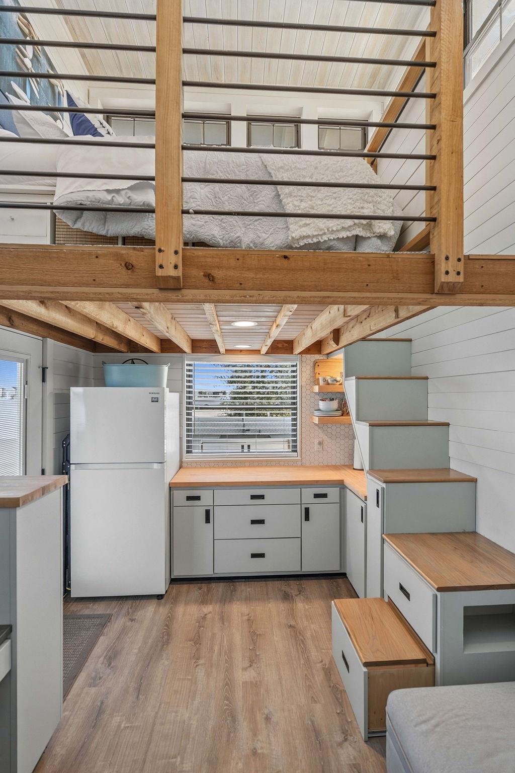 108 Lakeside Cv, Martindale, TX 78655