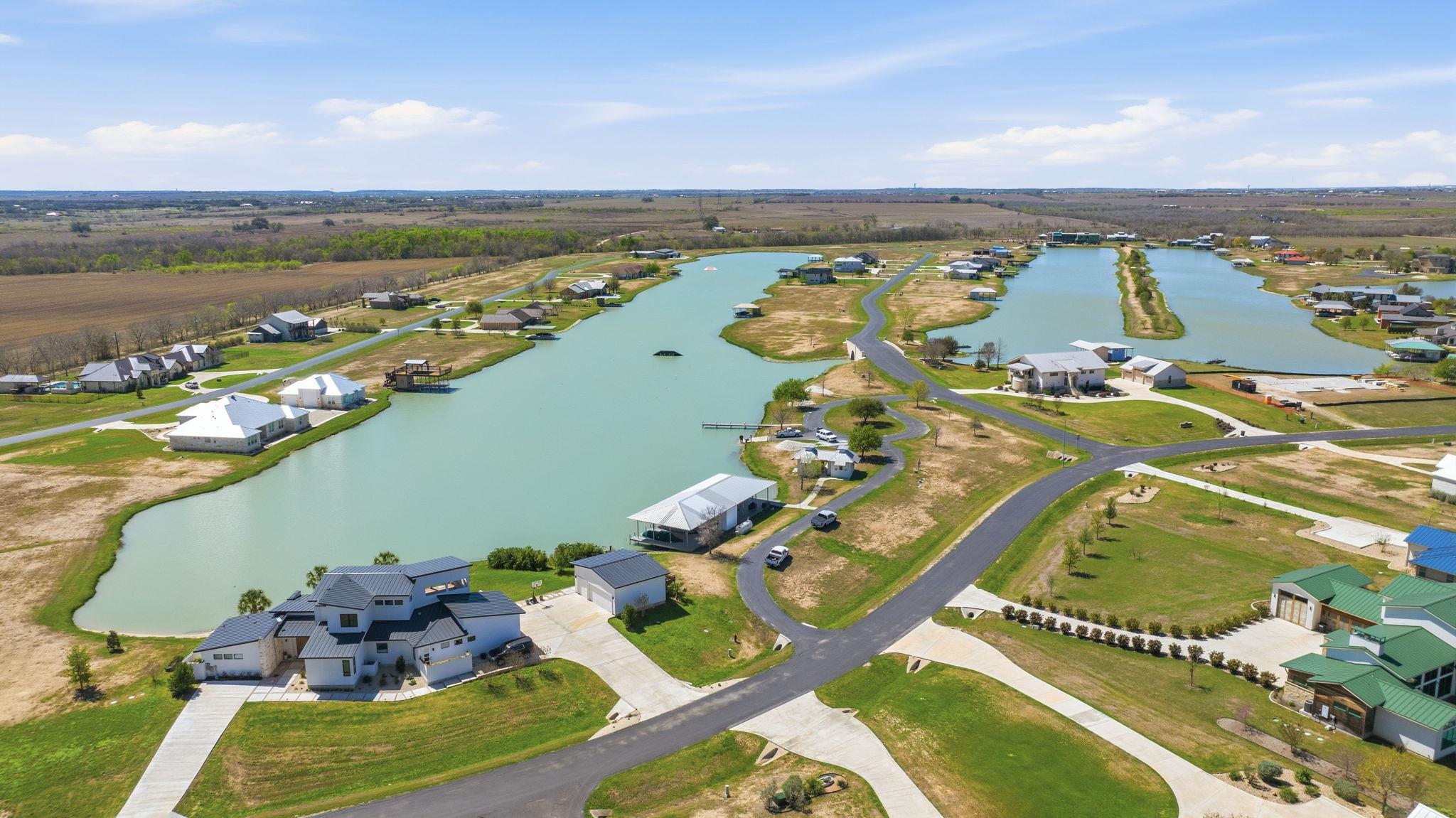 108 Lakeside Cv, Martindale, TX 78655