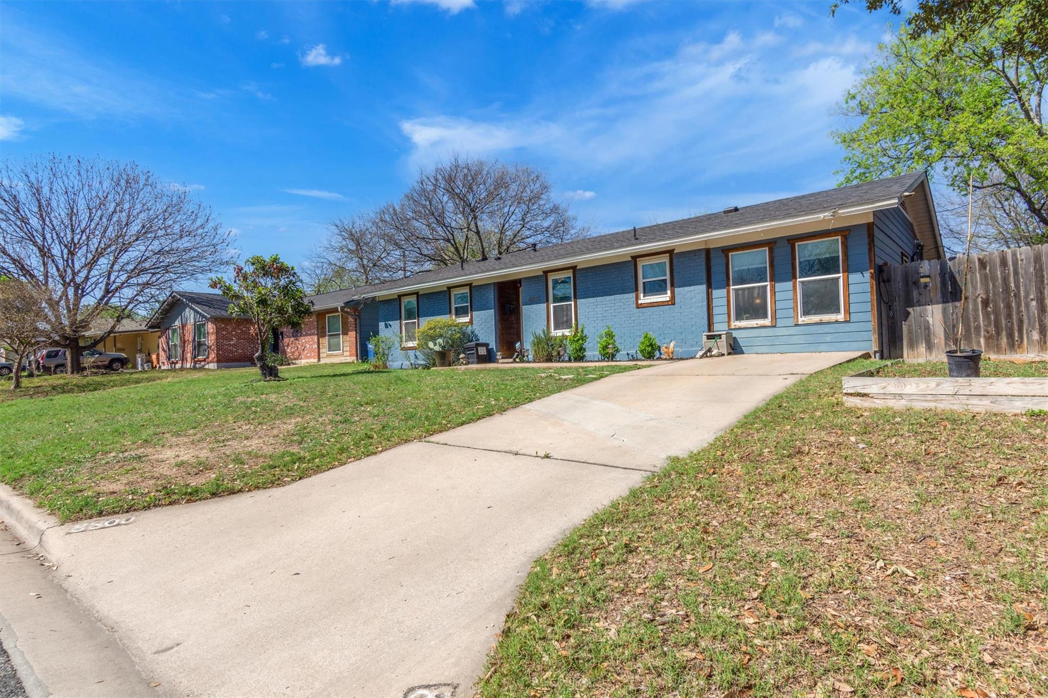 8800 Redfield Ln, Austin, TX 78758