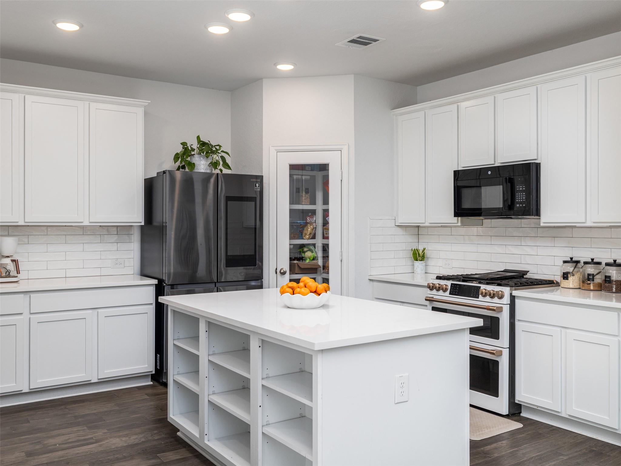 309 Sonbria Pass, Liberty Hill, TX 78642