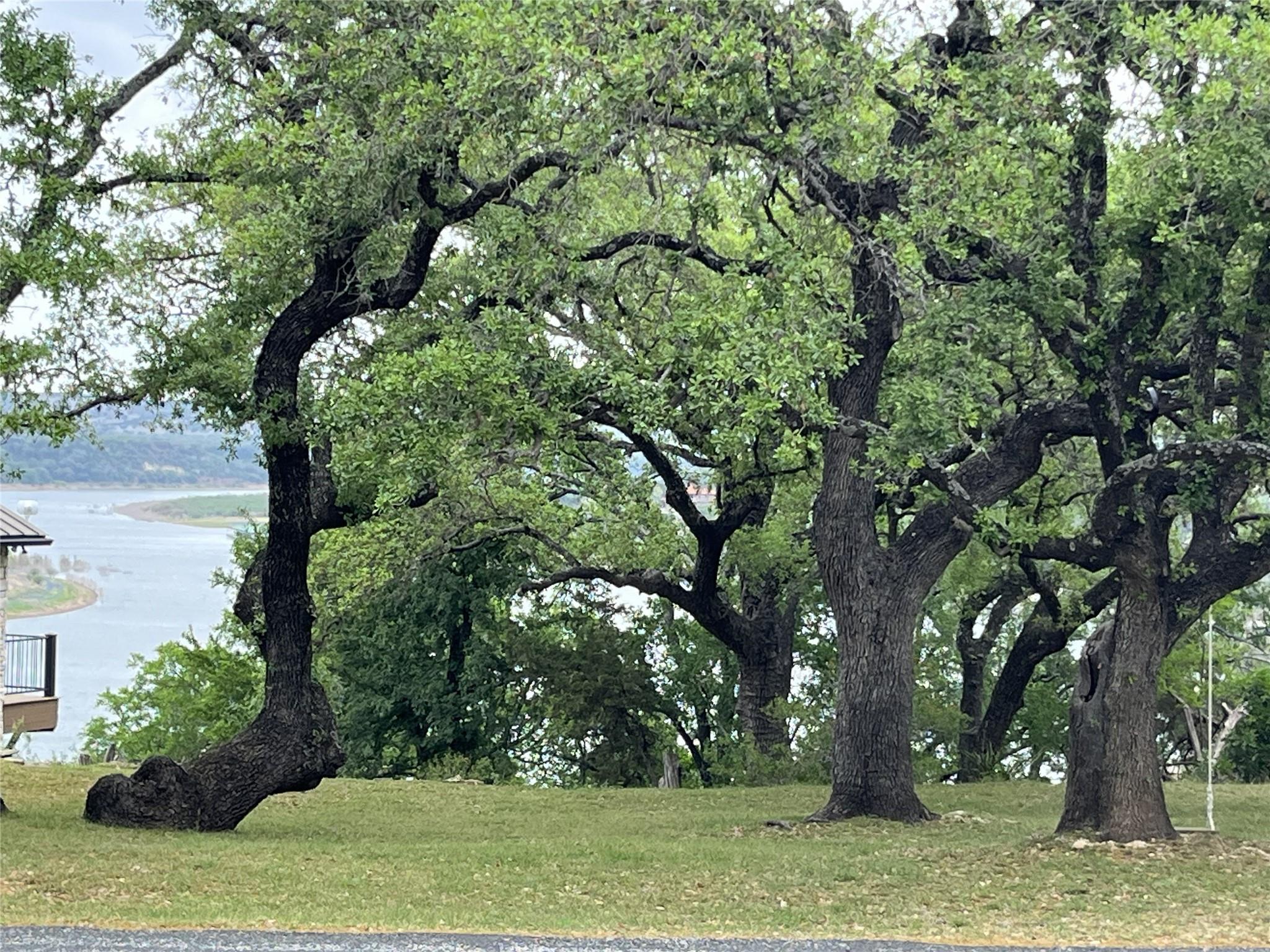 406 Coventry Rd, Spicewood, TX 78669