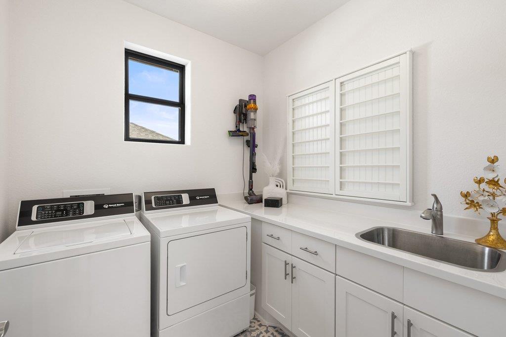 305 Ringtail Stream Dr, Lakeway, TX 78738