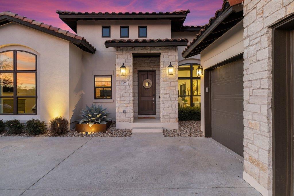 305 Ringtail Stream Dr, Lakeway, TX 78738