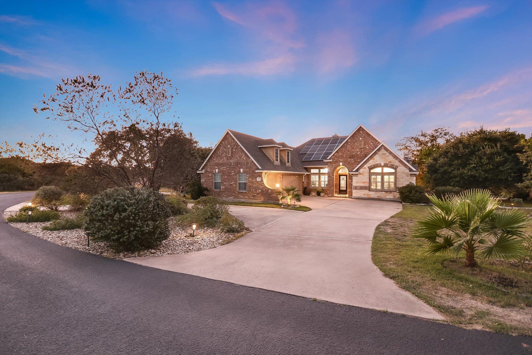 300 Wesley Ridge Dr, Spicewood, TX 78669