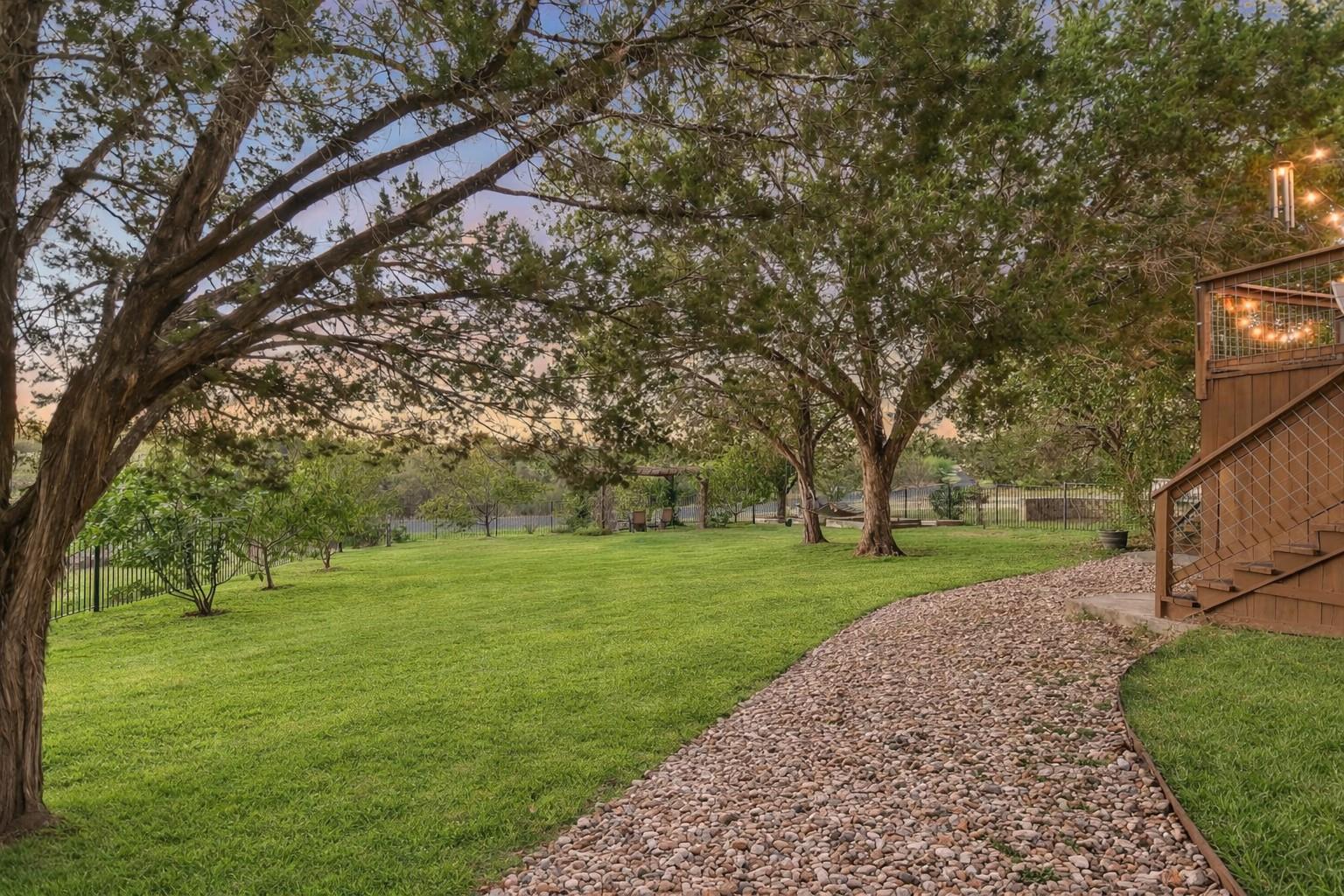 300 Wesley Ridge Dr, Spicewood, TX 78669