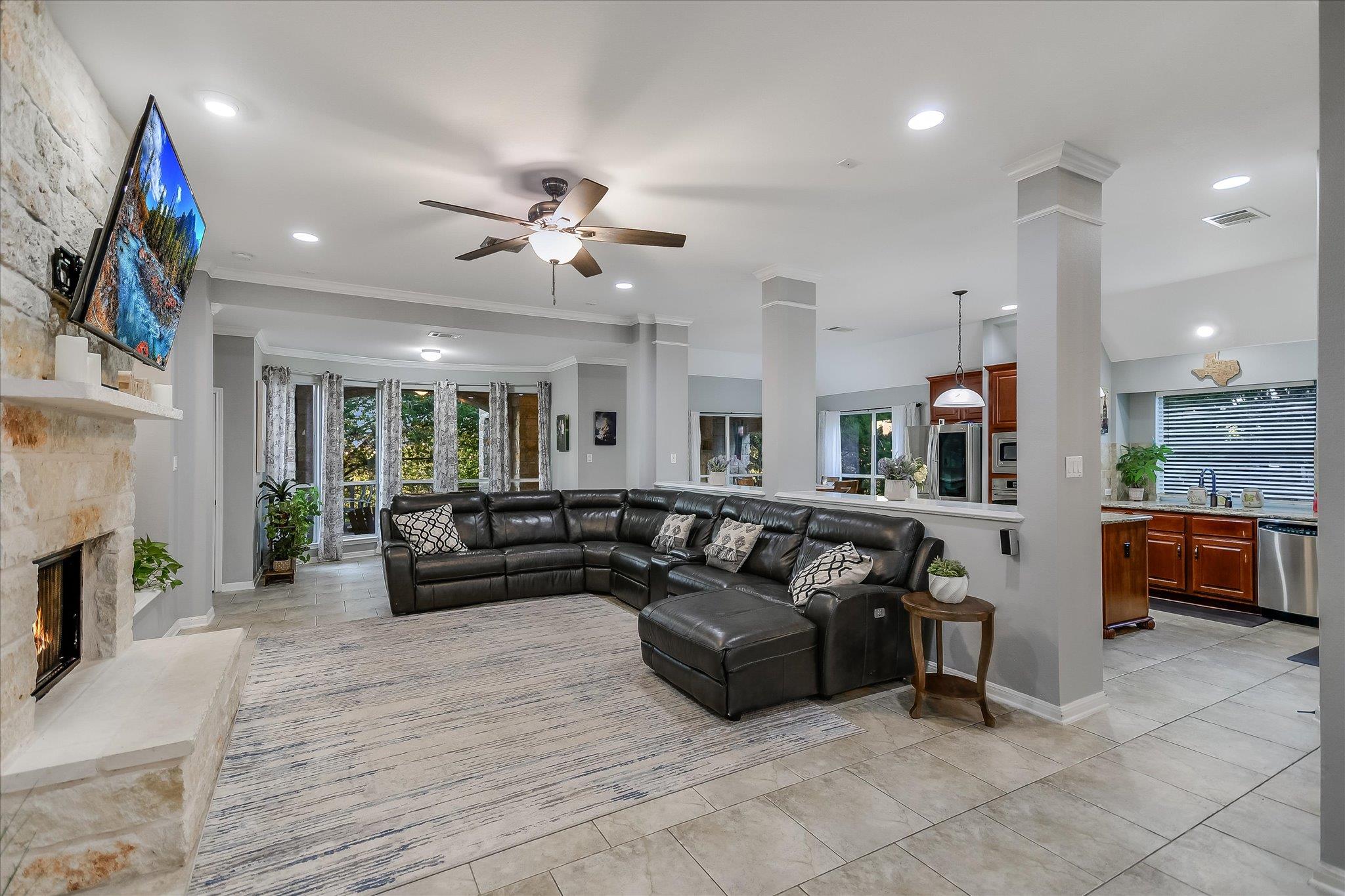 300 Wesley Ridge Dr, Spicewood, TX 78669