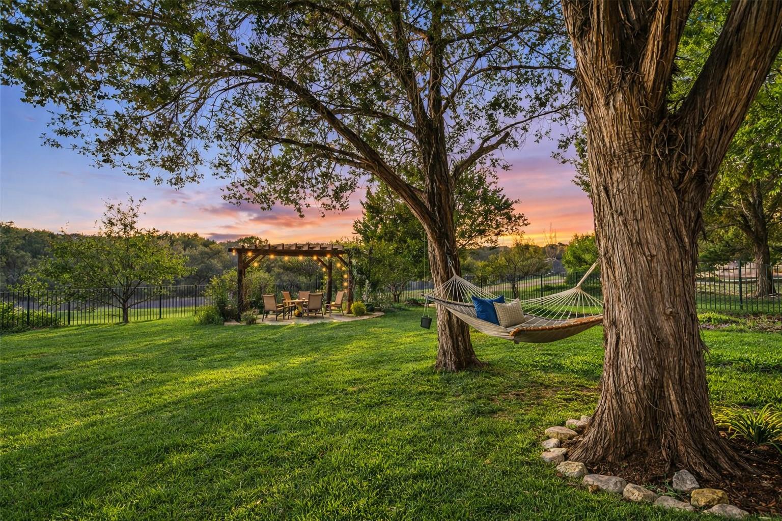 300 Wesley Ridge Dr, Spicewood, TX 78669