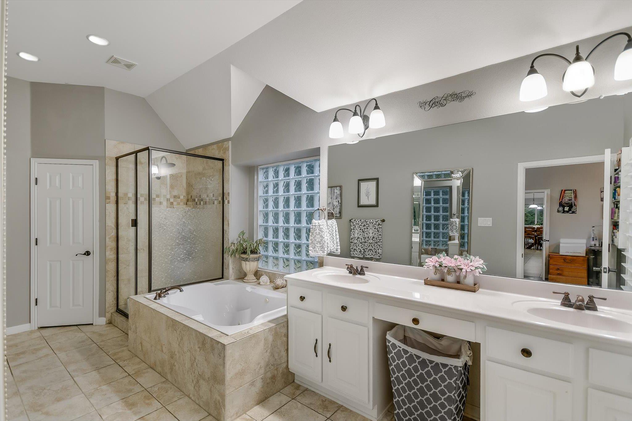 300 Wesley Ridge Dr, Spicewood, TX 78669