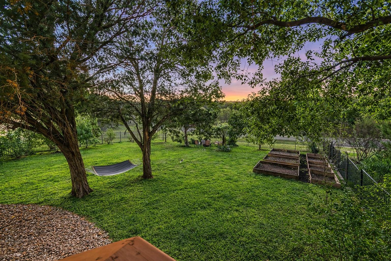 300 Wesley Ridge Dr, Spicewood, TX 78669
