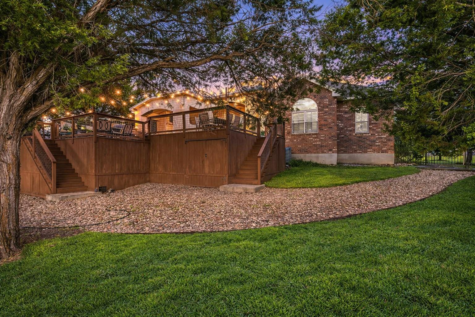 300 Wesley Ridge Dr, Spicewood, TX 78669