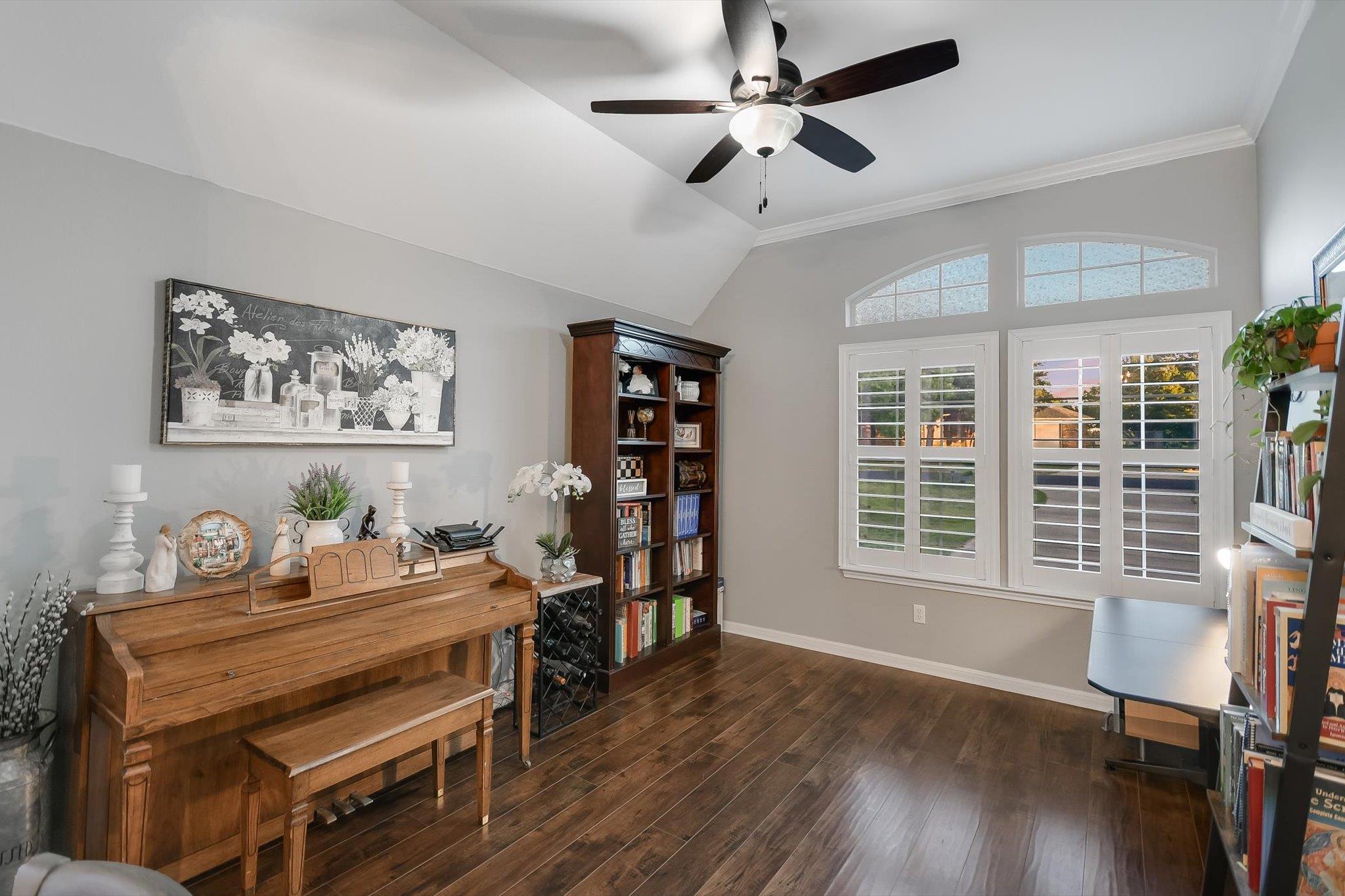 300 Wesley Ridge Dr, Spicewood, TX 78669