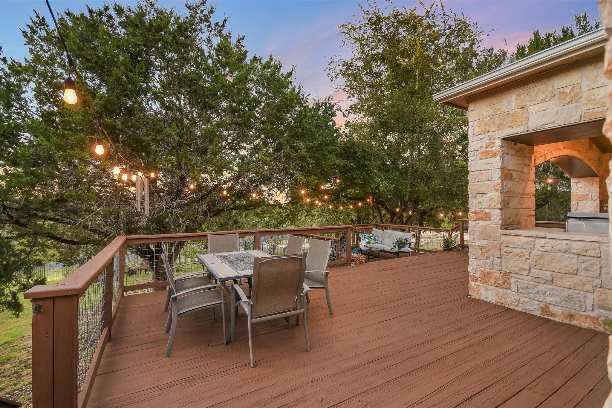 300 Wesley Ridge Dr, Spicewood, TX 78669