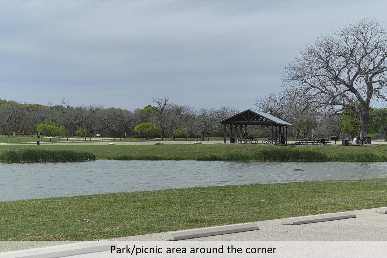 204 Bethany Creek Dr, Hutto, TX 78634