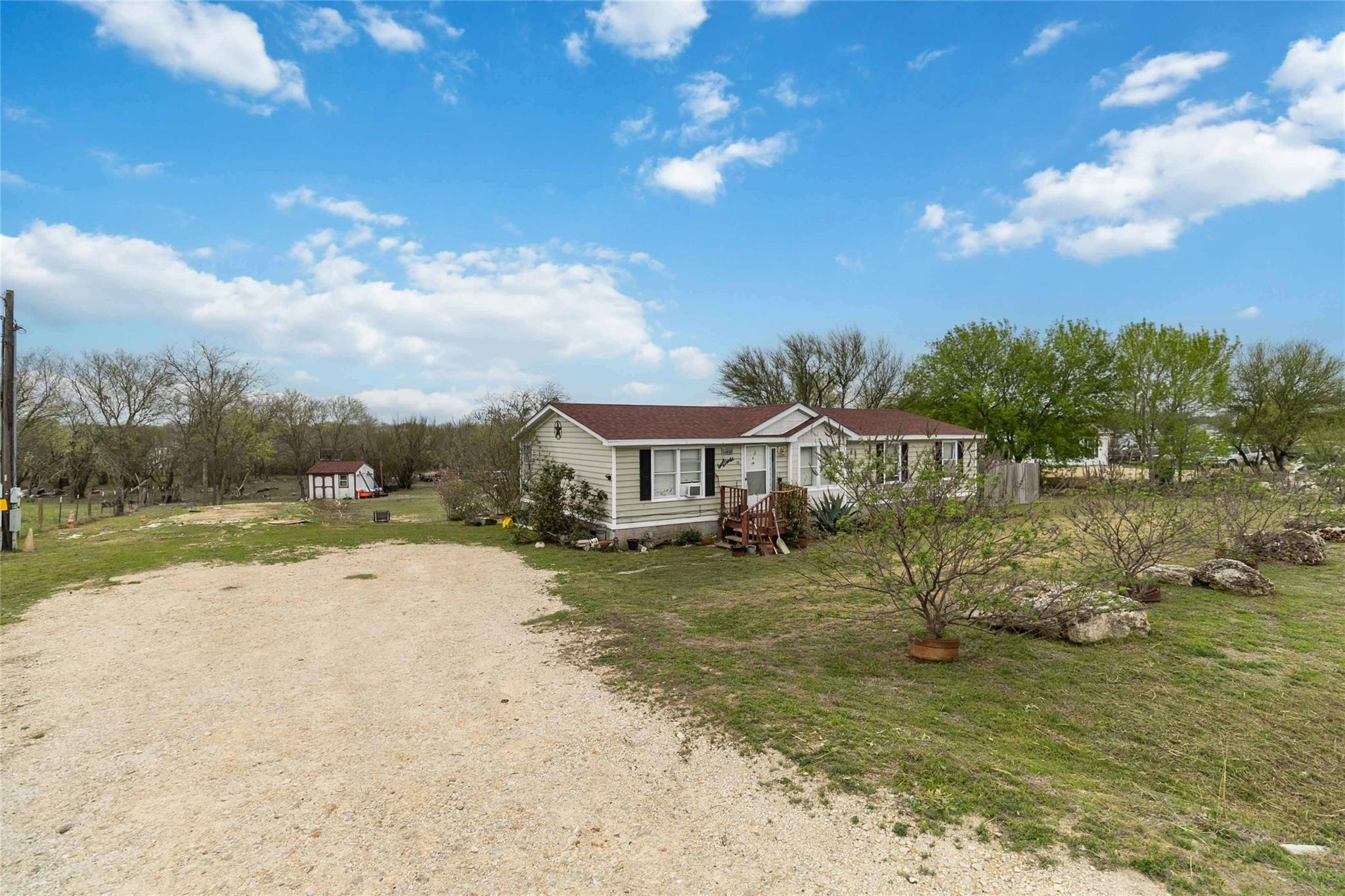 1225 Grandview Dr, San Marcos, TX 78666