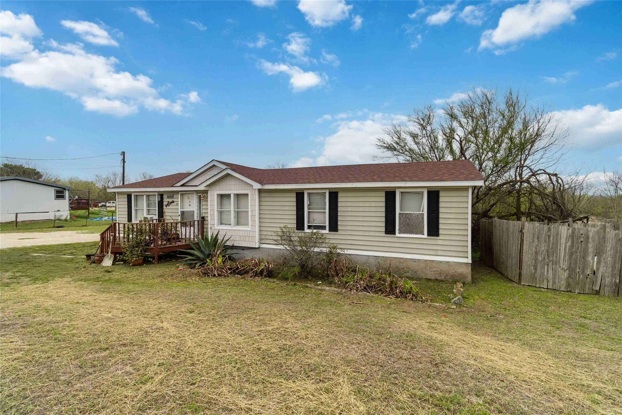 1225 Grandview Dr, San Marcos, TX 78666