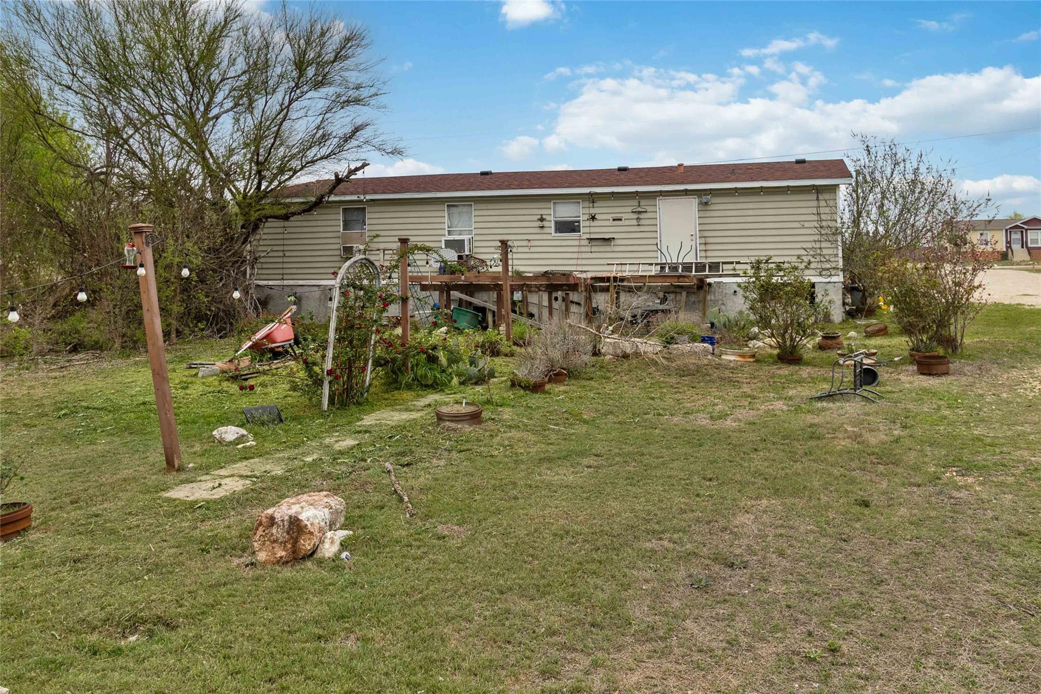 1225 Grandview Dr, San Marcos, TX 78666