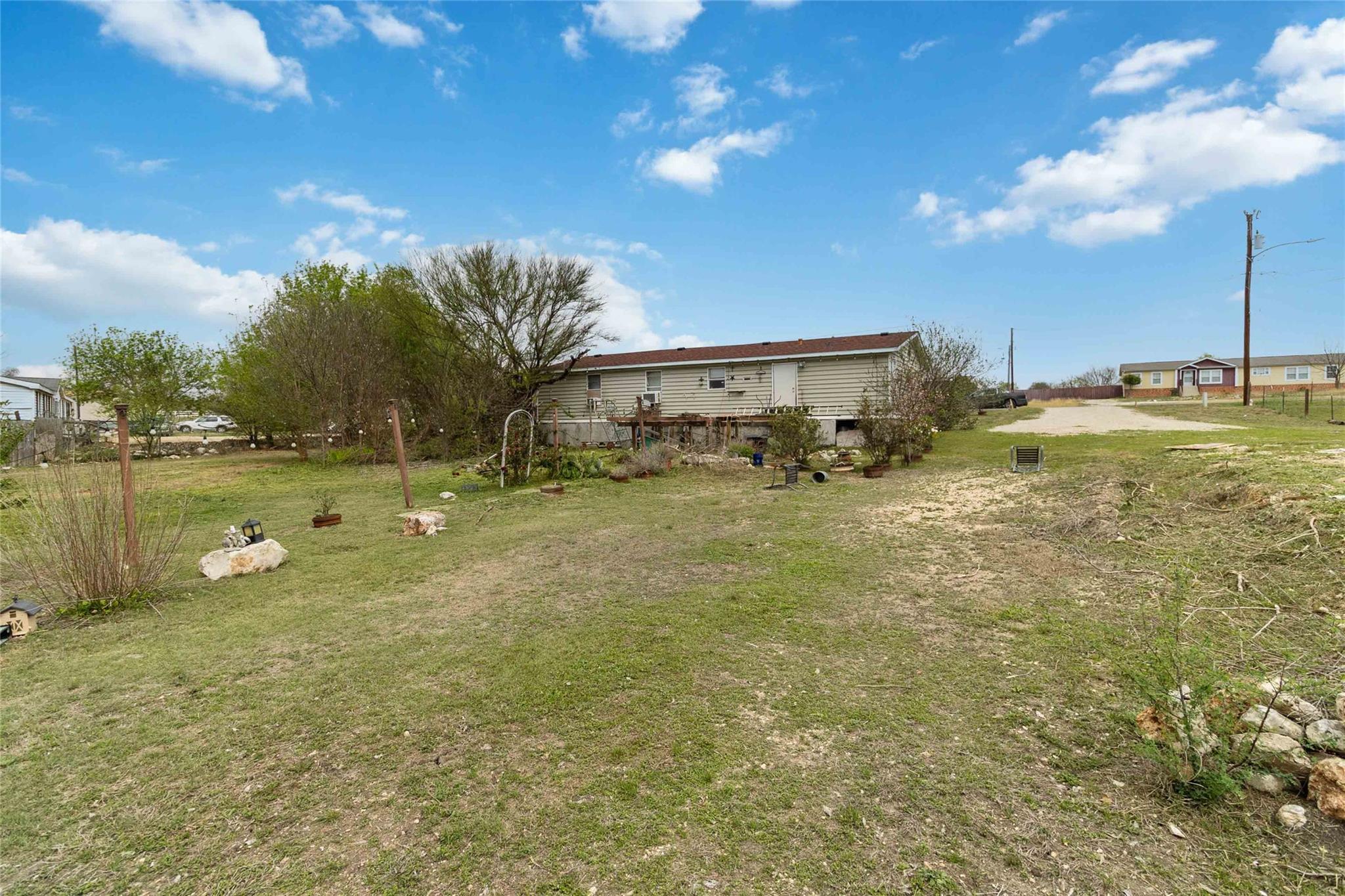 1225 Grandview Dr, San Marcos, TX 78666