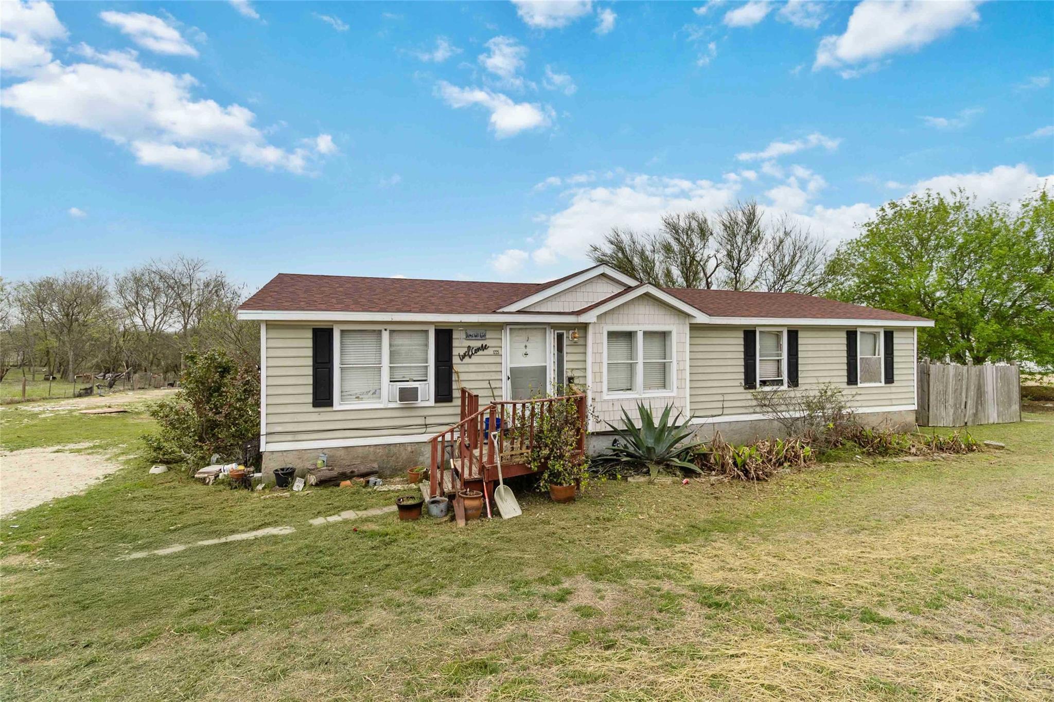 1225 Grandview Dr, San Marcos, TX 78666