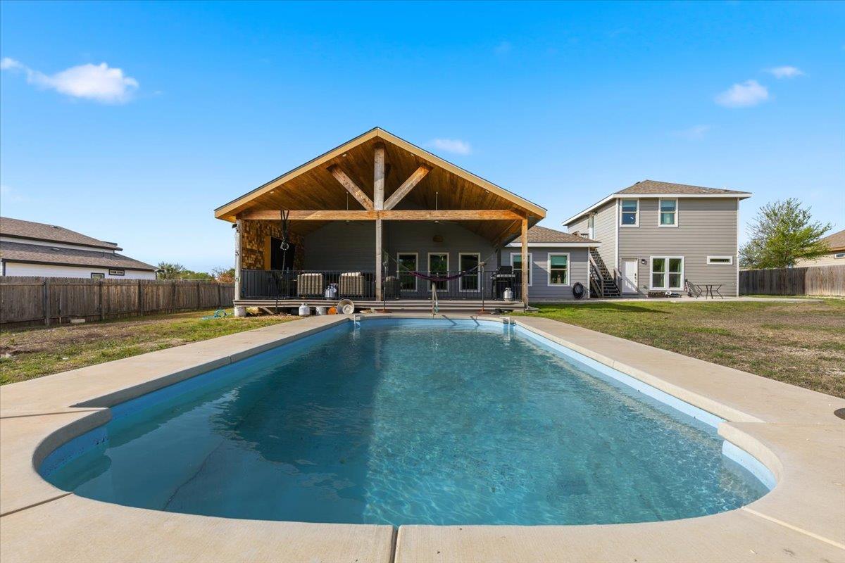 285 La Fortuna Dr, Del Valle, TX 78617