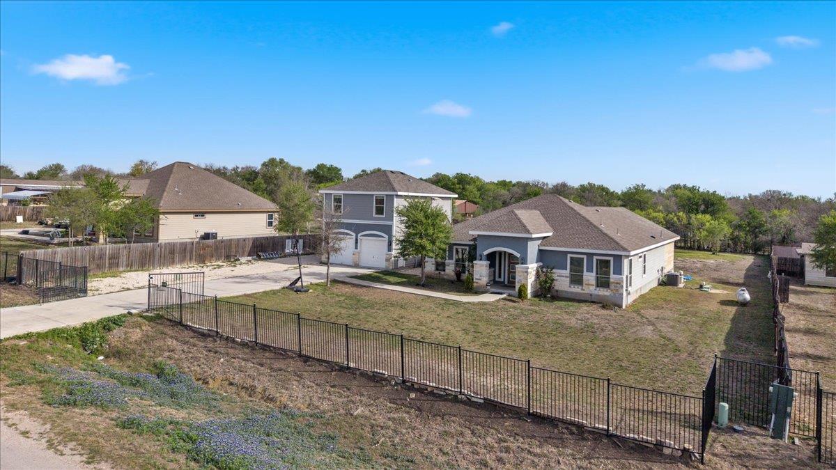 285 La Fortuna Dr, Del Valle, TX 78617