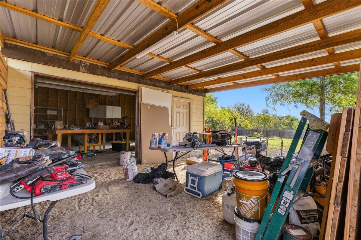 285 La Fortuna Dr, Del Valle, TX 78617