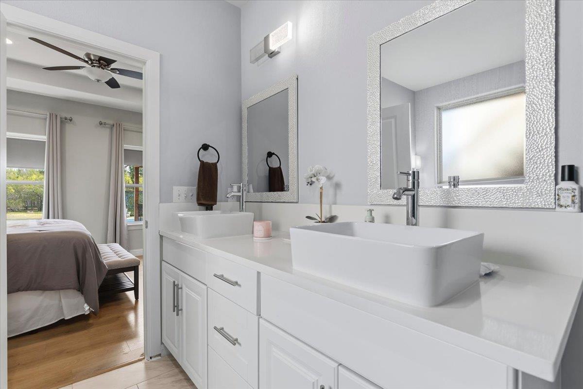 285 La Fortuna Dr, Del Valle, TX 78617