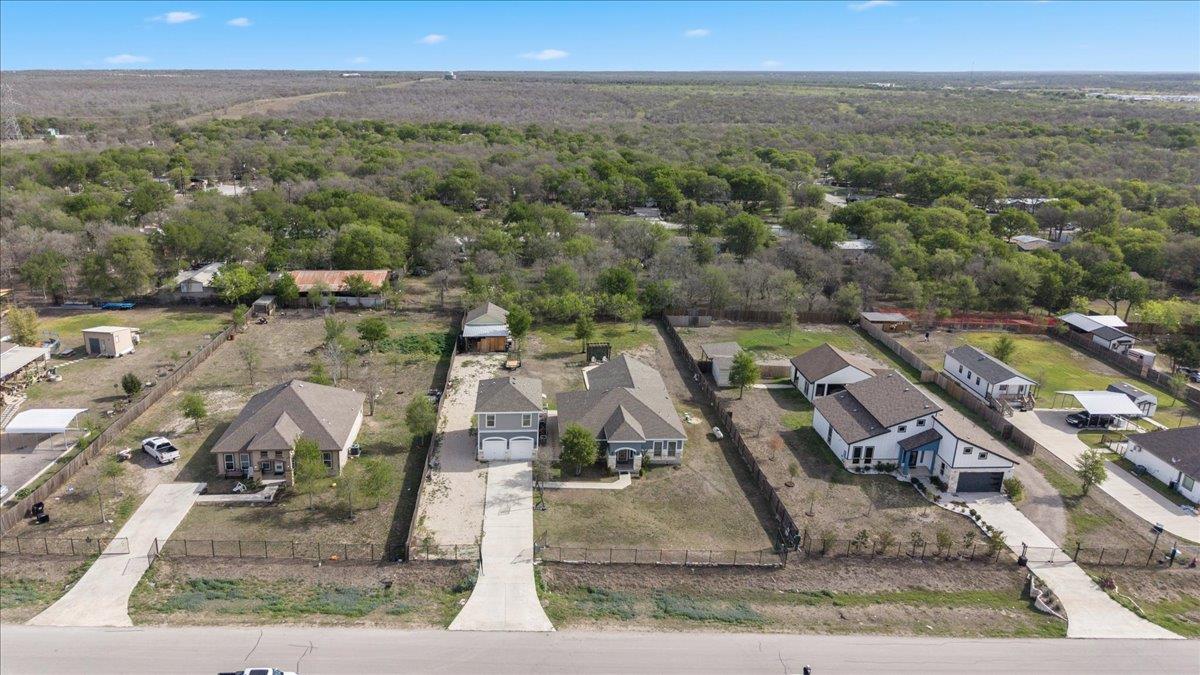 285 La Fortuna Dr, Del Valle, TX 78617