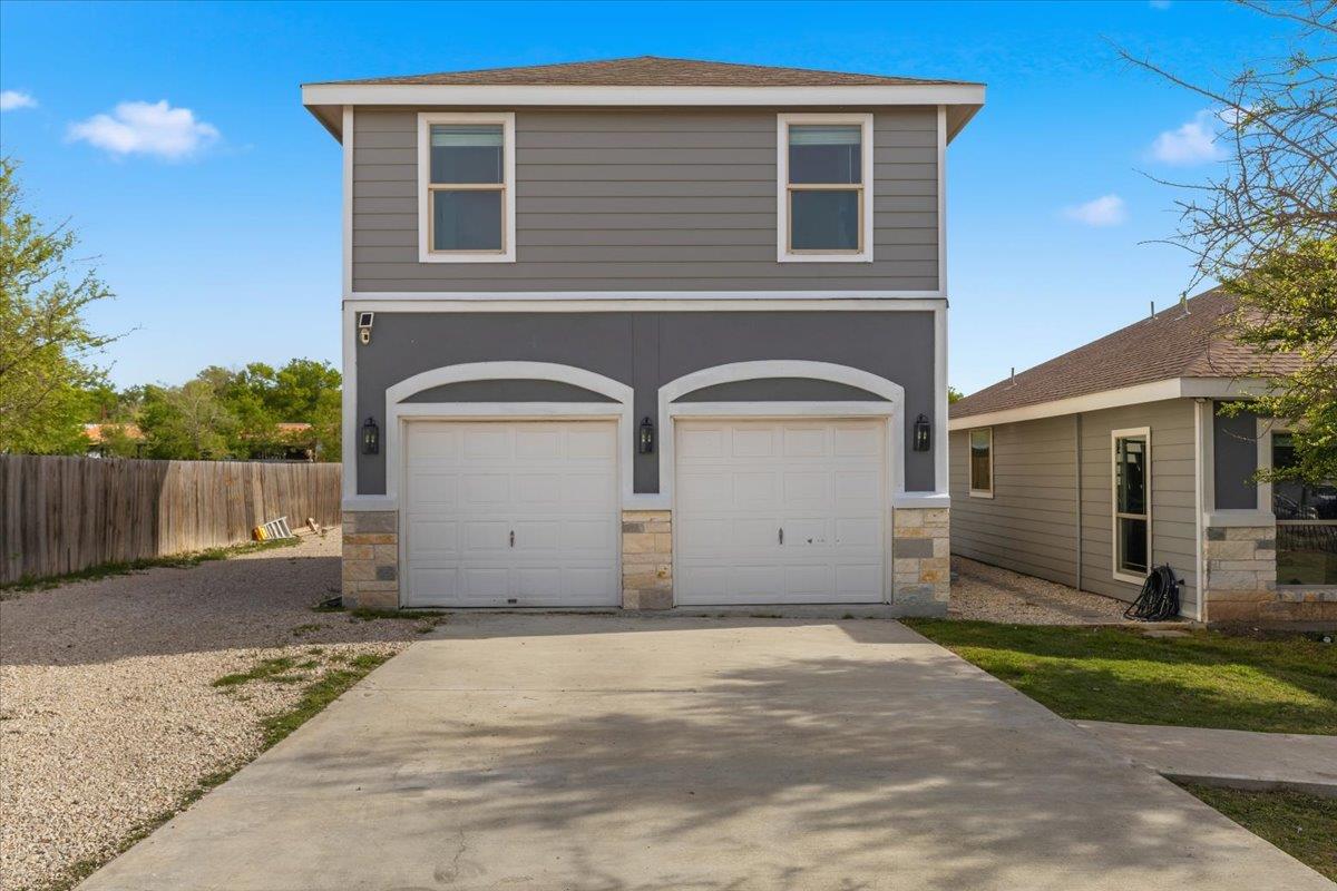 285 La Fortuna Dr, Del Valle, TX 78617