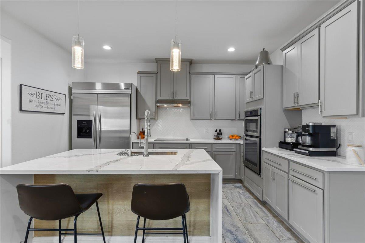 285 La Fortuna Dr, Del Valle, TX 78617