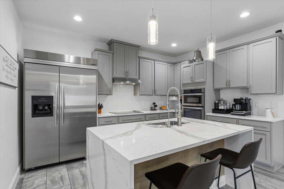 285 La Fortuna Dr, Del Valle, TX 78617