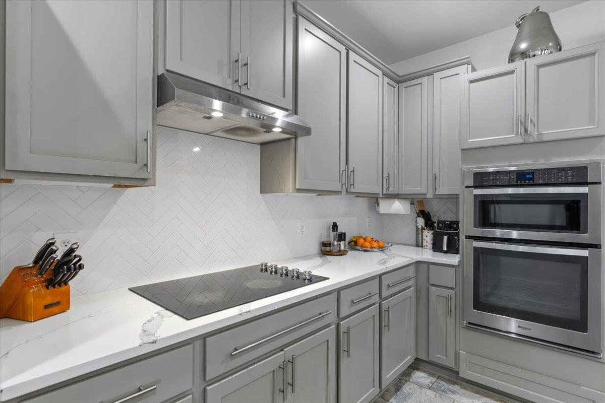 285 La Fortuna Dr, Del Valle, TX 78617