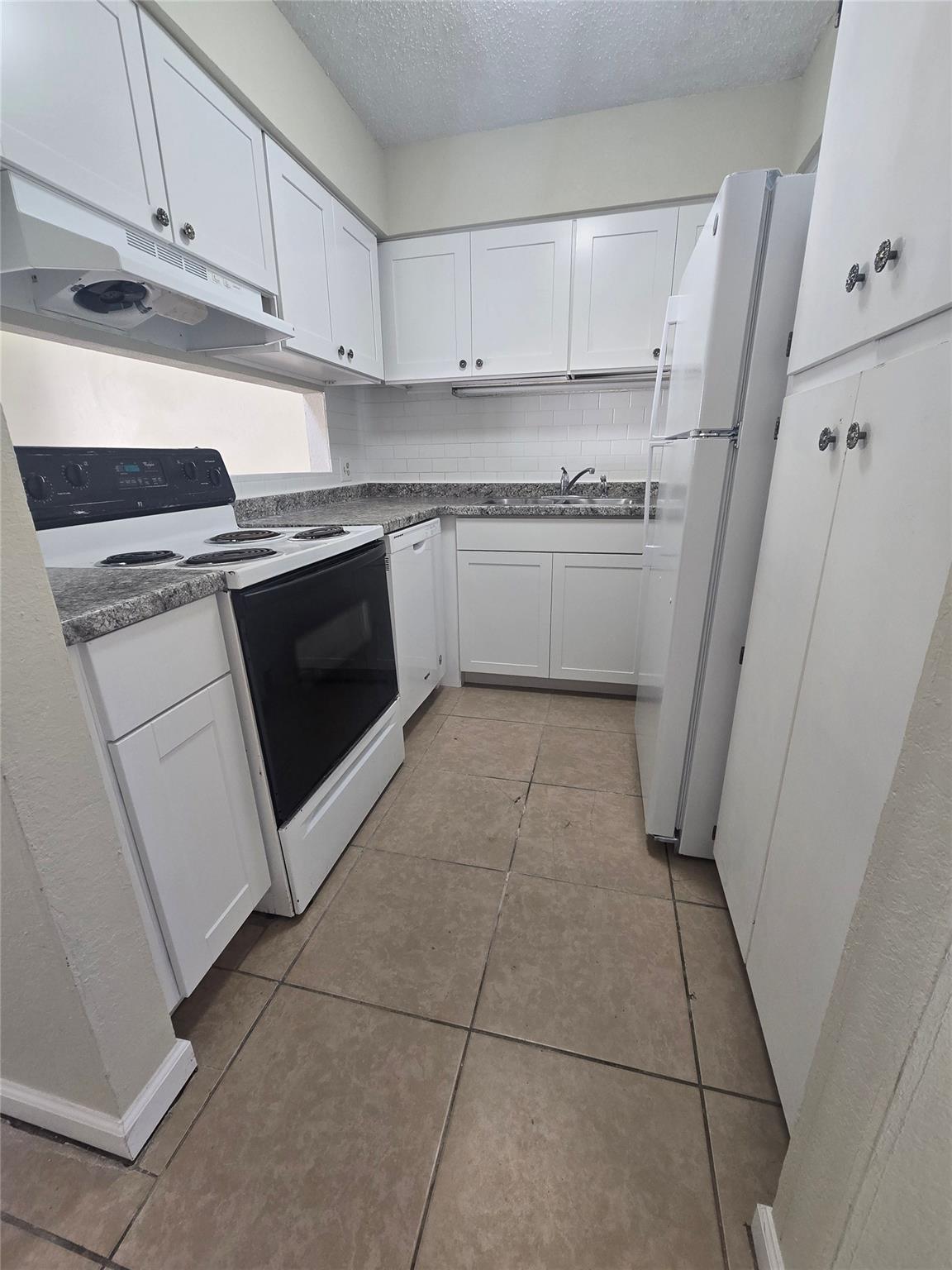 1221 W Hopkins St # 8, San Marcos, TX 78666