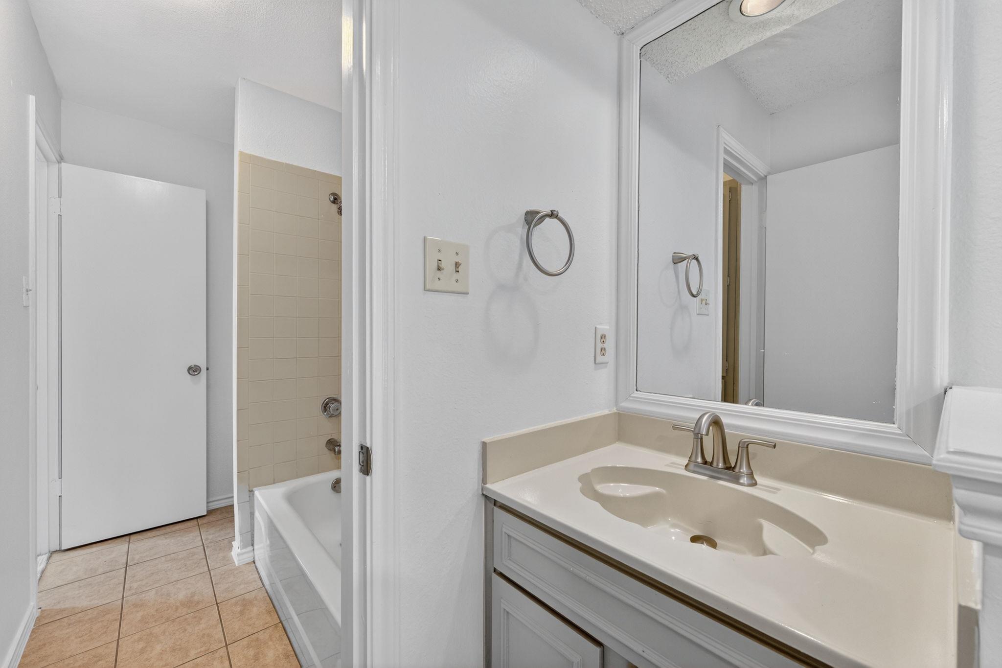 512 Eberhart Ln # 203, Austin, TX 78745