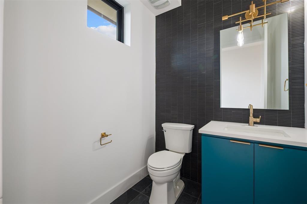 200 N Lake Hills Dr, Austin, TX 78733