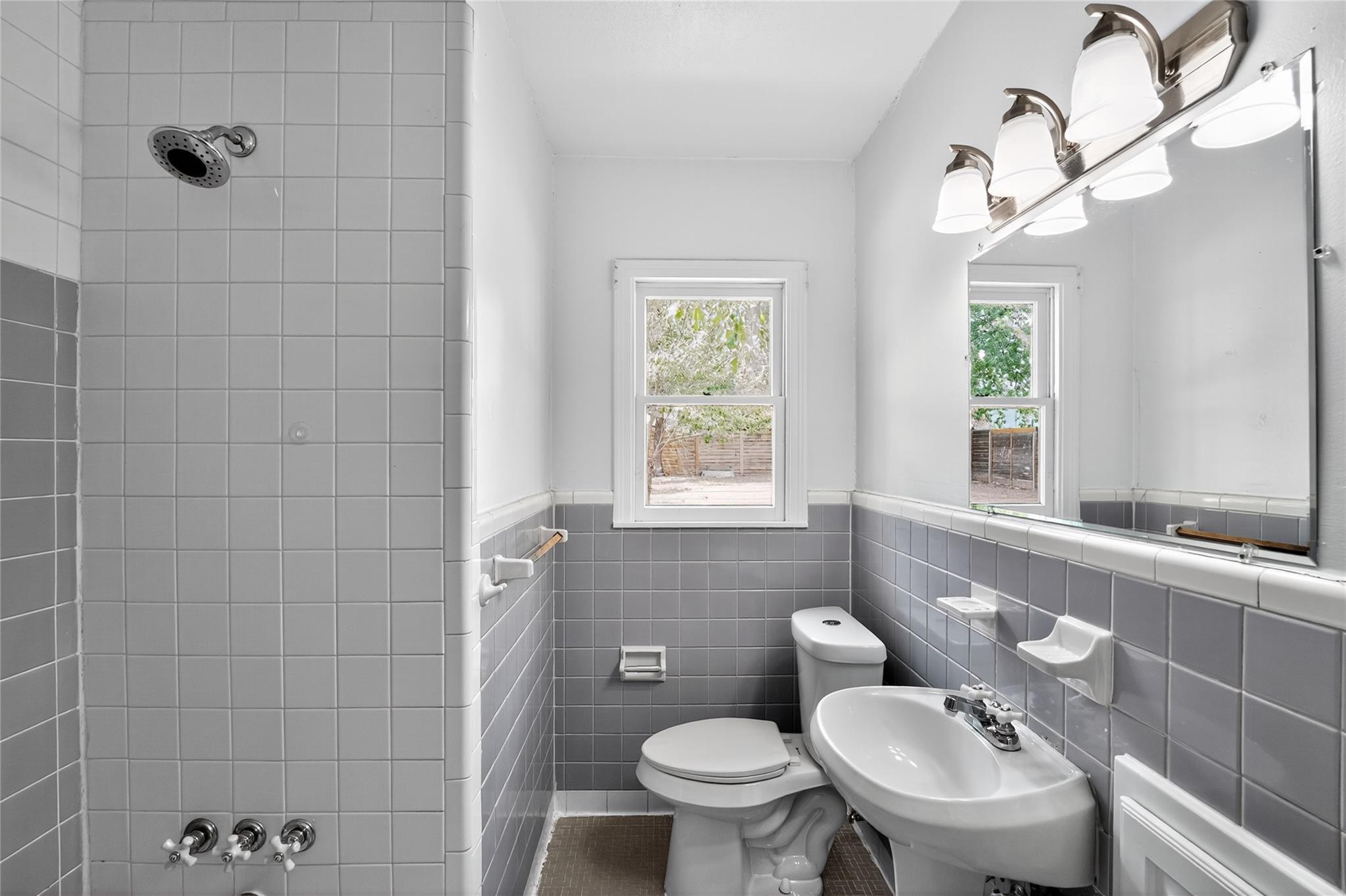 6106 Bull Crk, Austin, TX 78757