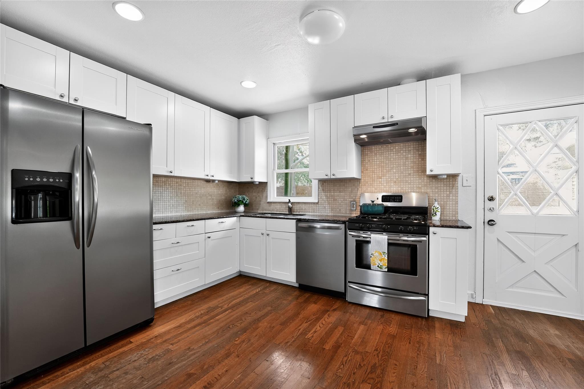 6106 Bull Crk, Austin, TX 78757